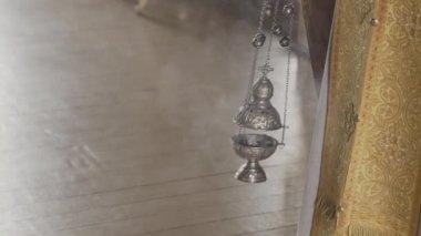 tütsü duman ile Ortodoks buhurdan.