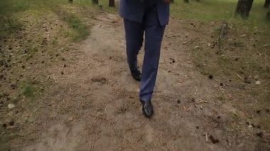 Düğün töreni için kilise öznitelikleri. Altın kron sunak üzerinde vardır.