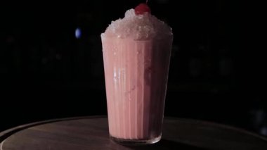 barda içecek hazır alkollü kokteyl.