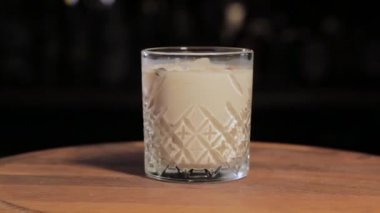 barda içecek hazır alkollü kokteyl.