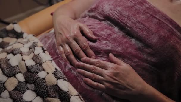 Hands of an old woman on a spa procedure. — Stock Video