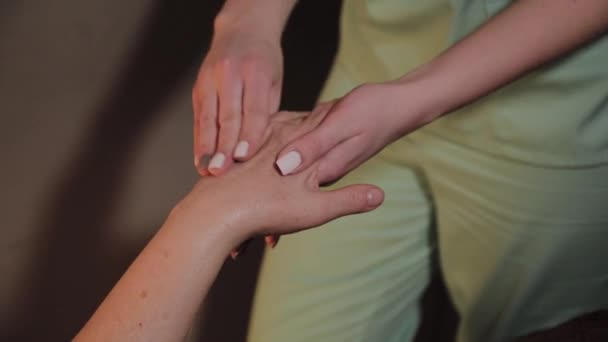 Professional hand massage for an elderly woman in a beauty salon. — Stock Video