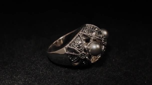 Ring on a black rotating stand. Premium Jewelery. Macro. — Stock Video