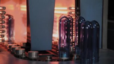 Pet preform fırın doğrultusunda hızlı hızlı Isıtma üzerinde hareket ettirin. Plastik şişe üretim