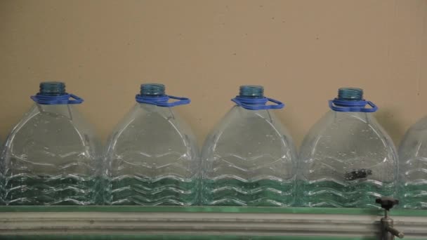 Plastic bottle manufacturing line. Plastic molding bottling factory. Blanks of plastic bottles in the factory. — Stock Video