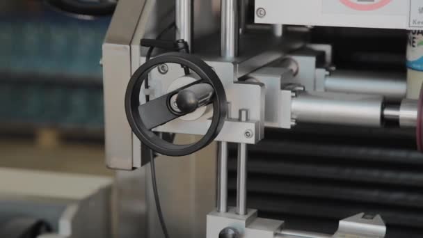 Botón de ajuste en la máquina de fábrica . — Vídeos de Stock