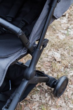 Orijinal bebek arabası, yakın çekim detayları. Yeni tasarım.