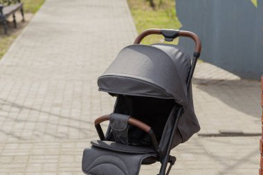 Orijinal bebek arabası, yakın çekim detayları. Yeni tasarım.