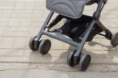Orijinal bebek arabası, yakın çekim detayları. Yeni tasarım.