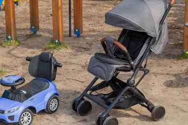 Orijinal bebek arabası, yakın çekim detayları. Yeni tasarım.