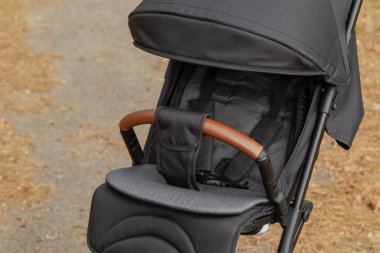 Orijinal bebek arabası, yakın çekim detayları. Yeni tasarım.