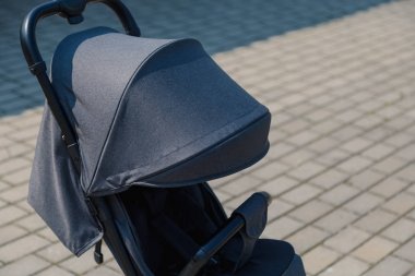 Orijinal bebek arabası, yakın çekim detayları. Yeni tasarım.