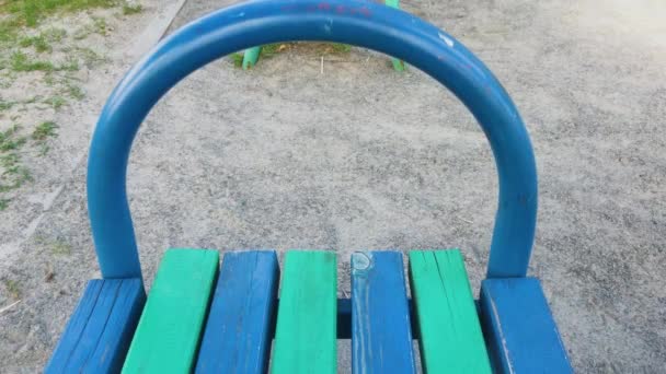 Wooden bench in the park. Multicolored boards. — Stock Video