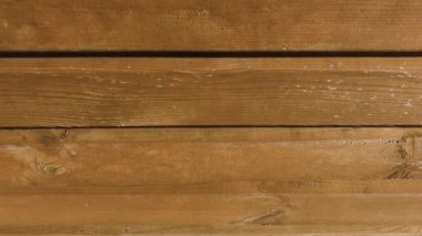 Planks banklar güneşli bir günde yakın çekim.