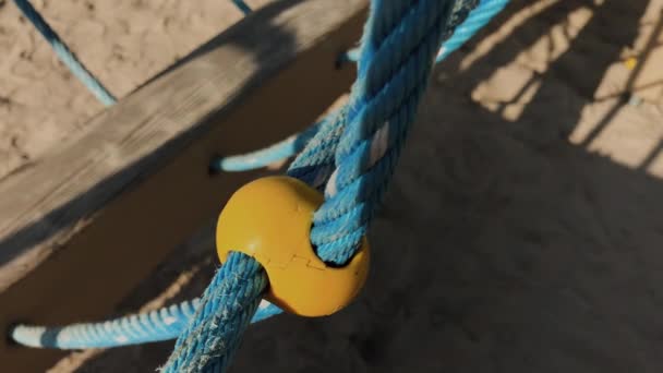 Peças e detalhes do parque infantil na rua . — Vídeo de Stock