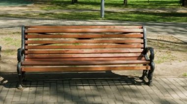 Parktaki ahşap bank..