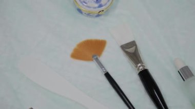 Güzellik salonunda yüksek kaliteli kozmetoloji aksesuarları.