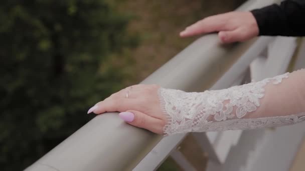 Beautiful tender hands of people in love. — Stock Video