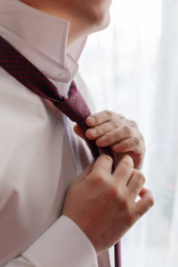 Bir adam ve başarılı bir işadamı kravat bir kravat.