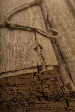 Bodrum katında kazık içine katlanmış kaplama meşe kaplama.