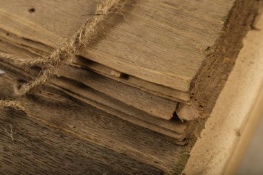 Bodrum katında kazık içine katlanmış kaplama meşe kaplama.