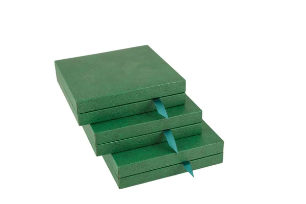 Cajas verdes de cuero sobre fondo blanco, aislar . —  Fotos de Stock