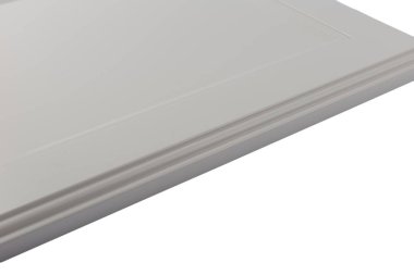 Arka plan veya mutfak için minimalist mobilya cephe kavramı, beyaz bir arka plan üzerinde mobilya iç.