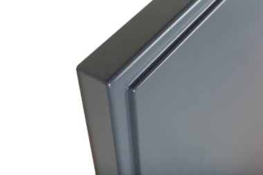 Arka plan veya mutfak için minimalist mobilya cephe kavramı, beyaz bir arka plan üzerinde mobilya iç.