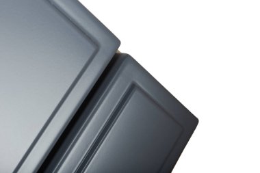 Arka plan veya mutfak için minimalist mobilya cephe kavramı, beyaz bir arka plan üzerinde mobilya iç.