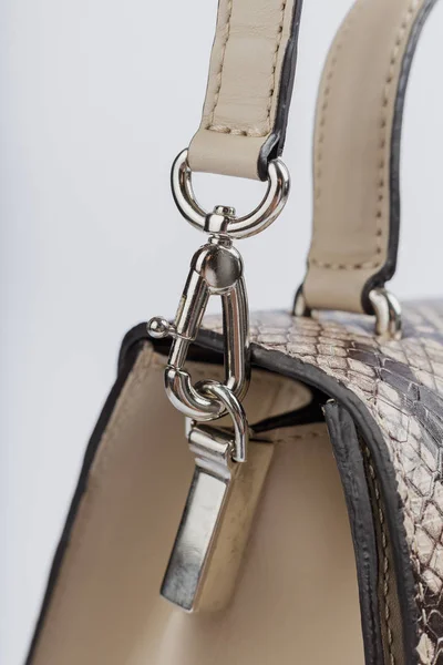 Dettagli ravvicinati di una borsa da donna, nuovo design . — Foto Stock