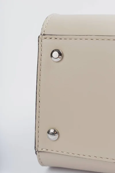 Nahaufnahme Details einer Damentasche, neues Design. — Stockfoto