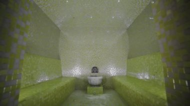 Spa salonundaki hamam odasının güzel iç mekanı..