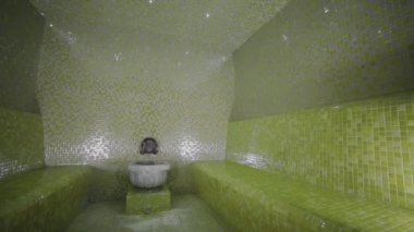 Spa salonundaki hamam odasının güzel iç mekanı..