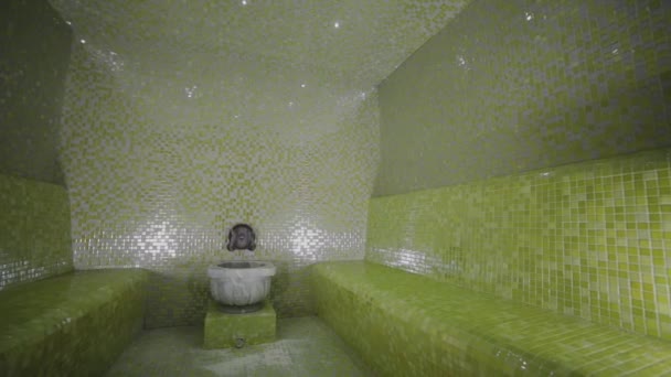 Krásný interiér hammam pokoje v lázeňském salonu. — Stock video