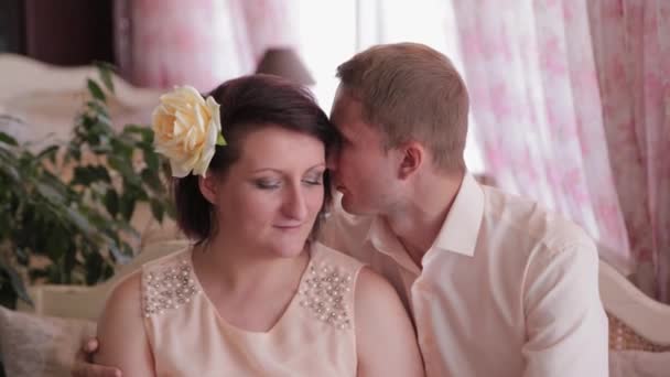 Beautiful loving couple cuddling in a restaurant. — Stock Video