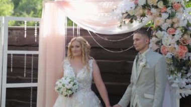 Düğün töreninde çok güzel bir gelin ve damat..