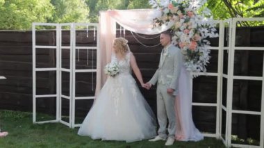 Düğün töreninde çok güzel bir gelin ve damat..