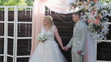 Düğün töreninde çok güzel bir gelin ve damat..