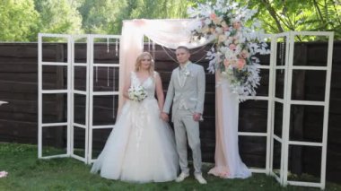 Düğün töreninde çok güzel bir gelin ve damat..