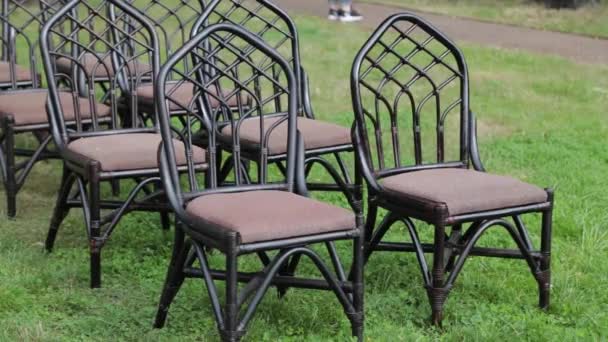 Gyönyörű székek az esküvőn.. — Stock videók