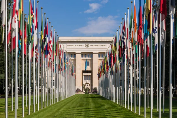 Женева Швейцарія Вересня 2015 Року Вид Уздовж Прапорців Світу Штаб Ліцензійні Стокові Зображення