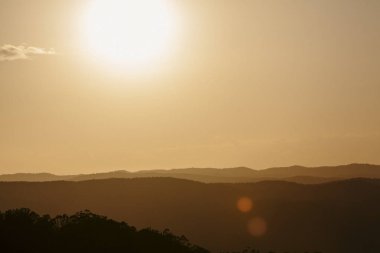 Sunshine Coast hinterland üzerinde güzel bir gün batımı. Mapleton Falls, Qld, Avustralya bulunan.