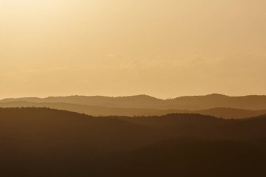 Sunshine Coast hinterland üzerinde güzel bir gün batımı. Mapleton Falls, Qld, Avustralya bulunan.