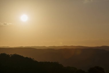 Sunshine Coast hinterland üzerinde güzel bir gün batımı. Mapleton Falls, Qld, Avustralya bulunan.