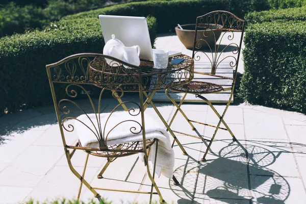 Bureau Jardin Extérieur Avec Vue Sur Forêt Montagne — Photo