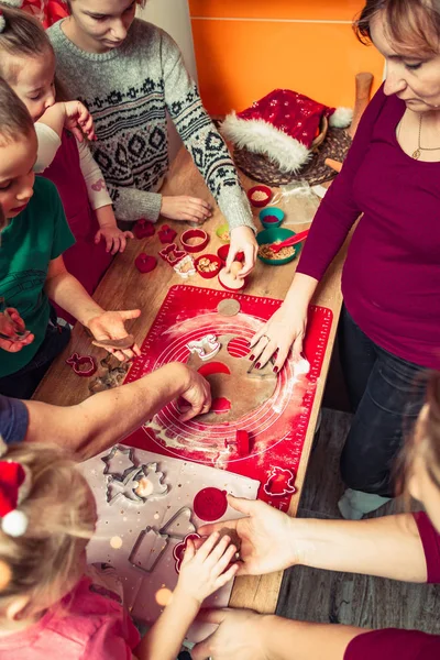 Baka Julkakor Christmas Pepparkakor Cookies Många Former Inredda Med Färgglada — Stockfoto