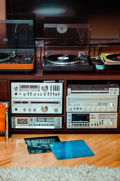 Conjunto Equipos Audio Reproductores Discos Amplificadores Discos Radio Vinilo — Foto de Stock