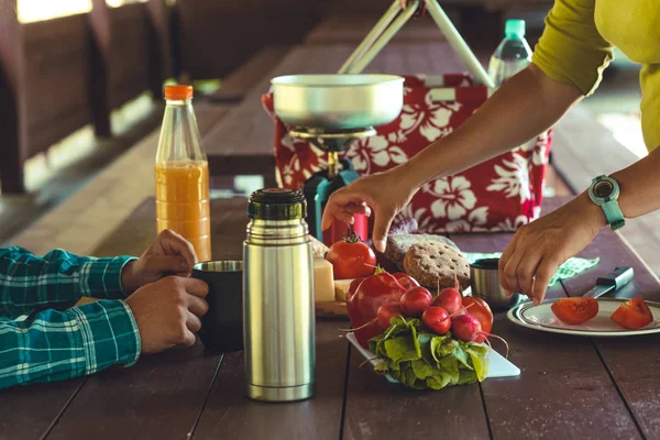 Preparación Desayuno Aire Libre Durante Las Vacaciones Camping — Foto de Stock