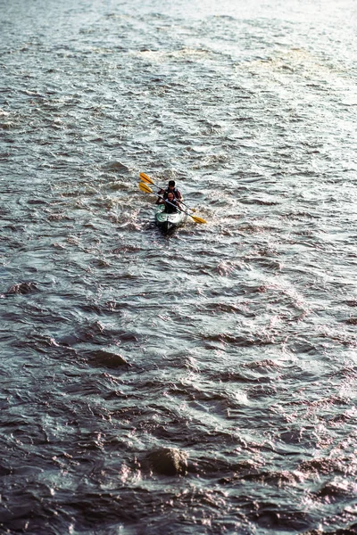 People Kayaking Dunajec River Two Young Adults Sitting Kayak Paddling — Stock Photo, Image