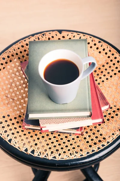 Algunos Libros Con Taza Café Silla — Foto de Stock